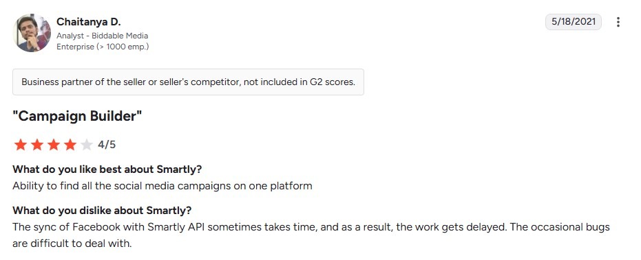 A user review of Smartly with a 4-star rating, praising its unified campaign builder while noting occasional sync delays.