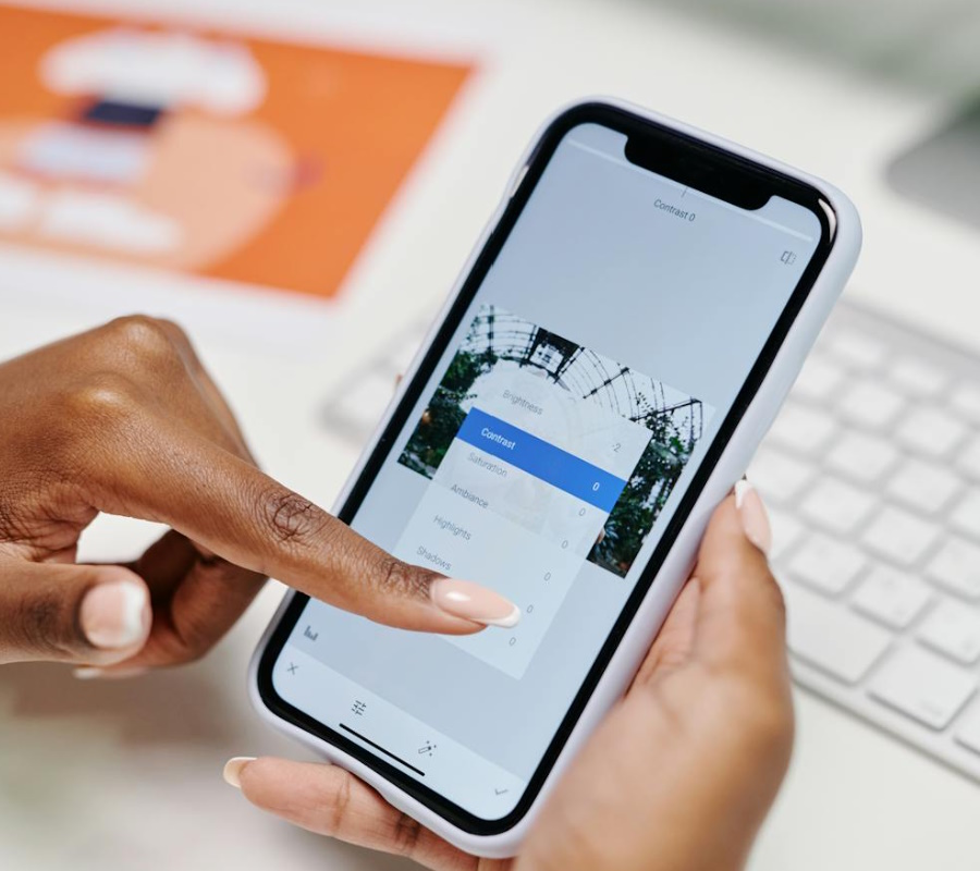 Person adjusting contrast and saturation on a mobile.