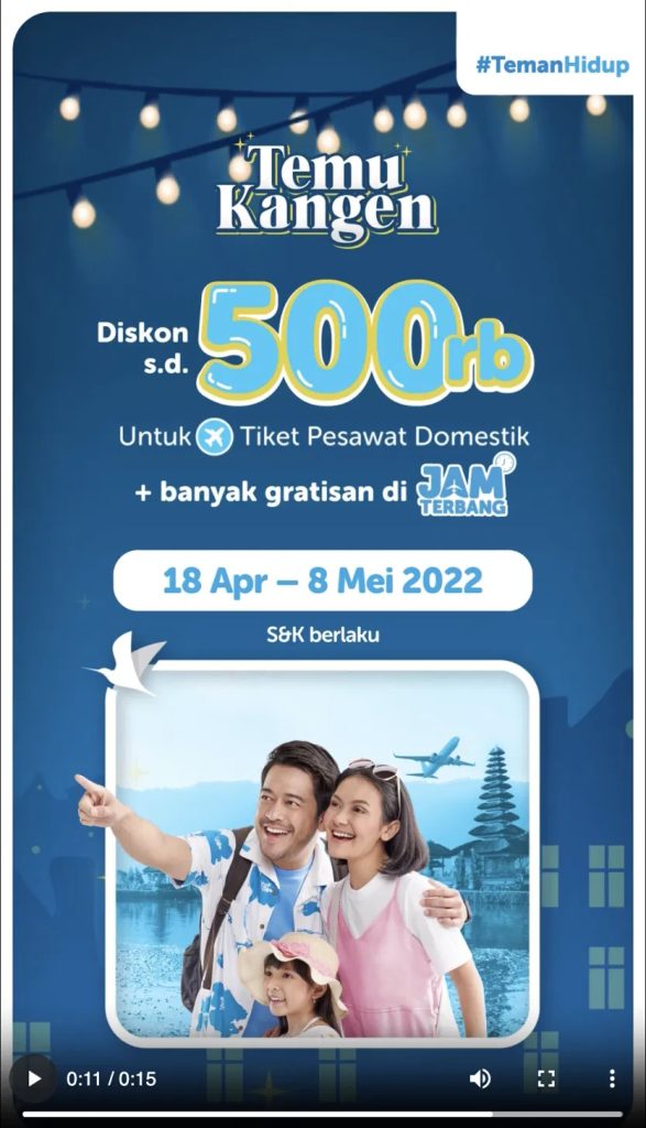 Traveloka Temu Kangen TikTok Top Feed ad: a smiling family with a plane and Bali temple, promoting up to 500k off domestic flights, illustrating a seasonal awareness offer.