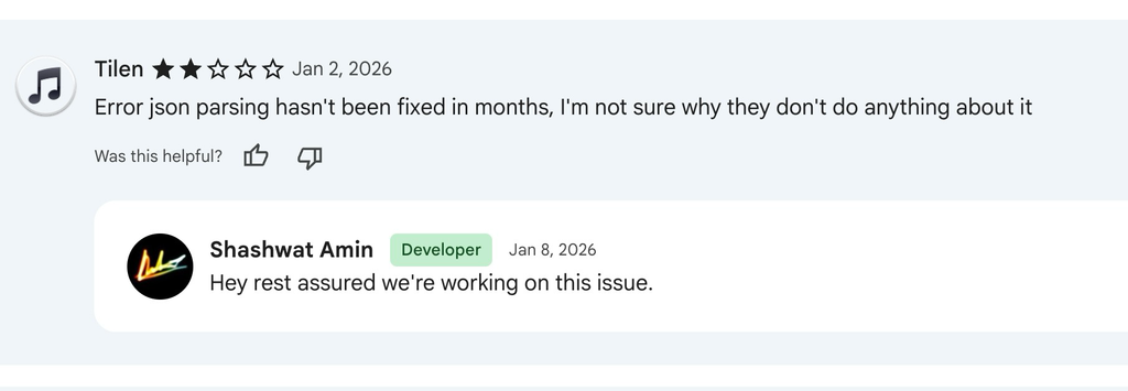 A Chrome Web Store review citing recurring save errors, with the developer's reply below.
